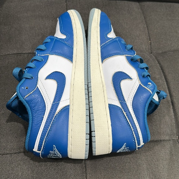 Air Jordan 1 Low SE size 7Y - Picture 4 of 6